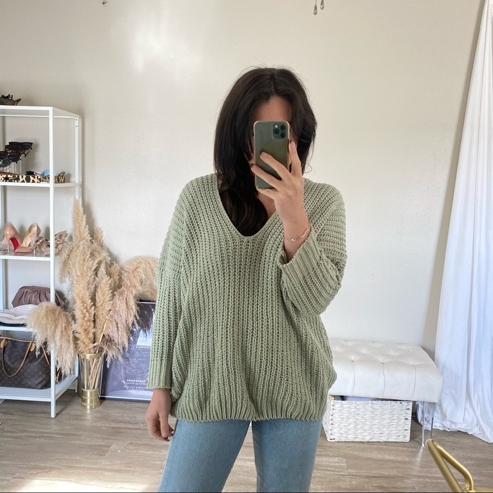 Chenille green sweater EUC
